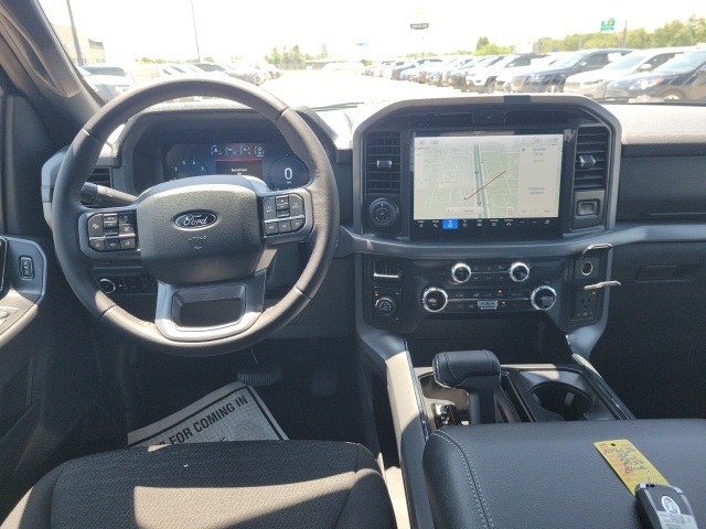 2025 Ford F-150 XLT photo 2