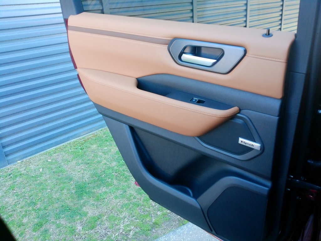 2025 Nissan Armada SL photo 30