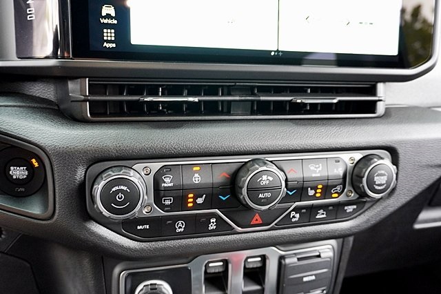 New 2025 Black Clear-Coat Exterior Paint Jeep Rubicon image 34