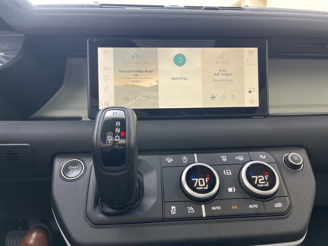 2023 Land Rover Defender 110 SE photo 12