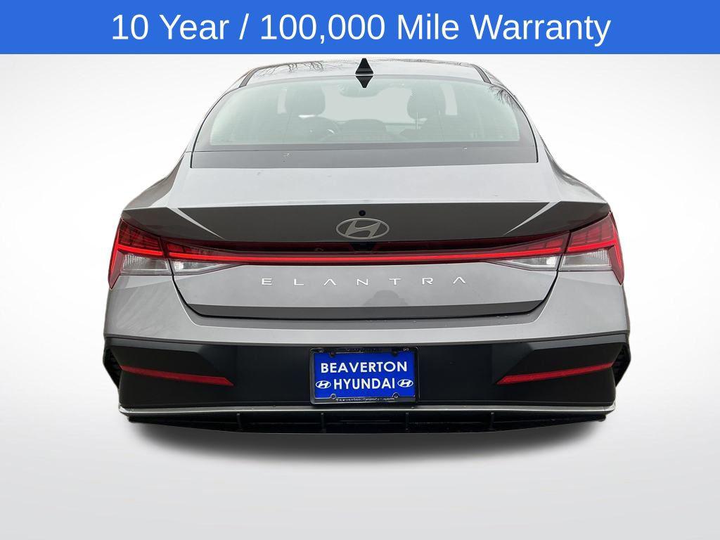 2025 Hyundai Elantra SEL Convenience photo 4