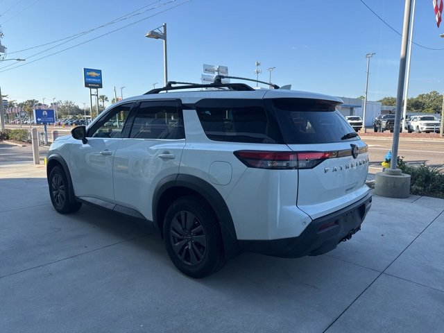 2022 Nissan Pathfinder SV photo 3