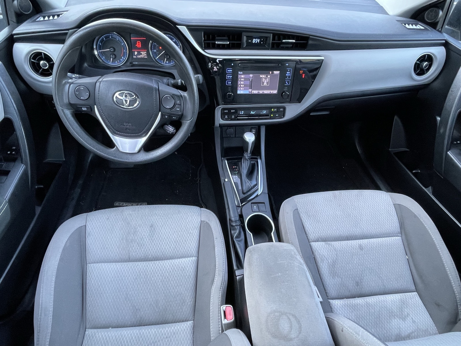2018 Toyota Corolla LE photo 3