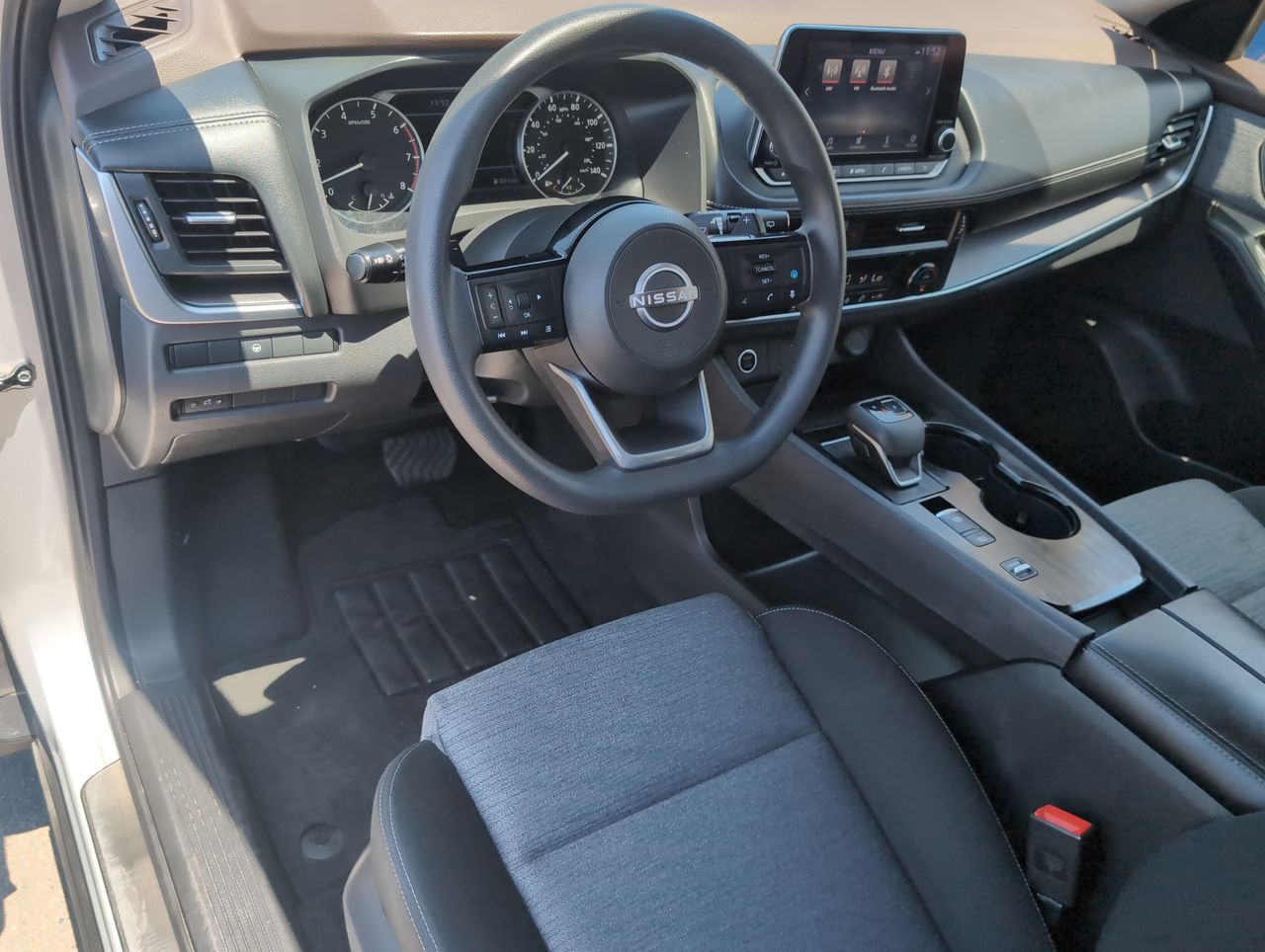 2023 Nissan Rogue SV photo 2
