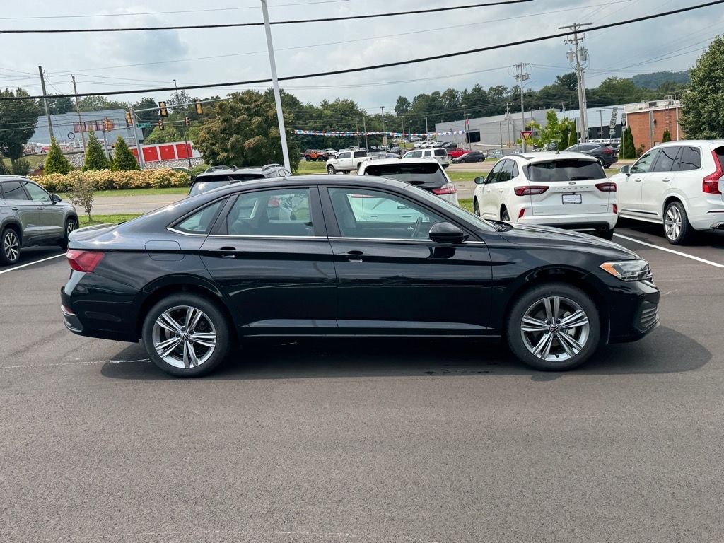 2024 Volkswagen Jetta SE photo 4