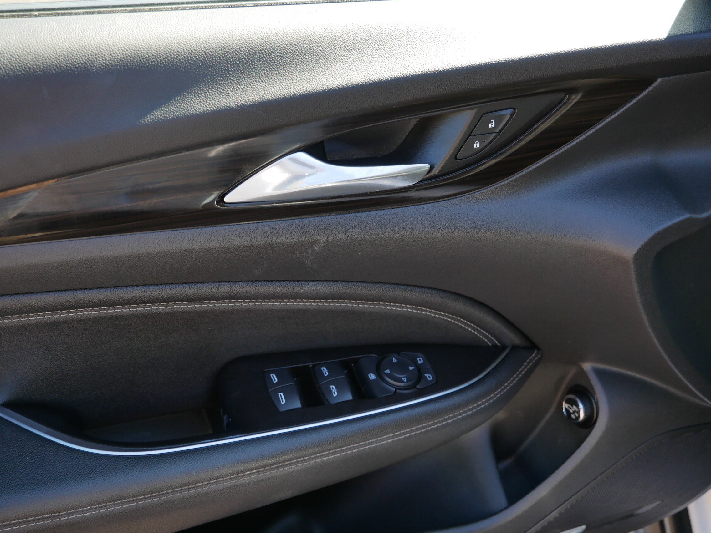2019 Buick Regal TourX Essence photo 19