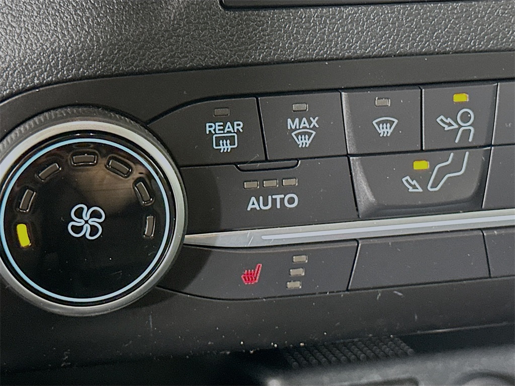 2020 Ford Escape SE photo 19