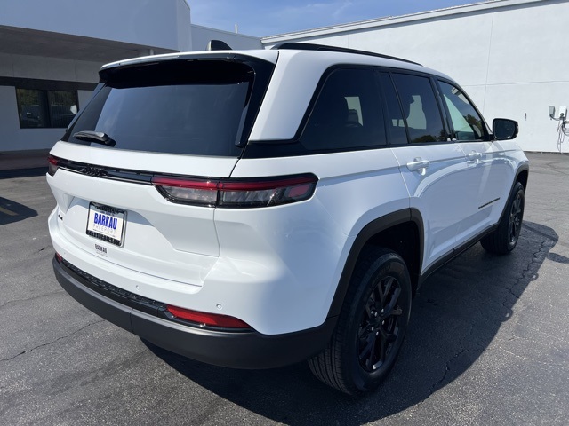 2025 Jeep Grand Cherokee Altitude photo 3