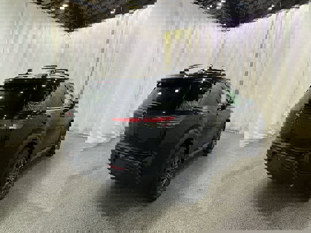 2025 Nissan Pathfinder SV photo 4