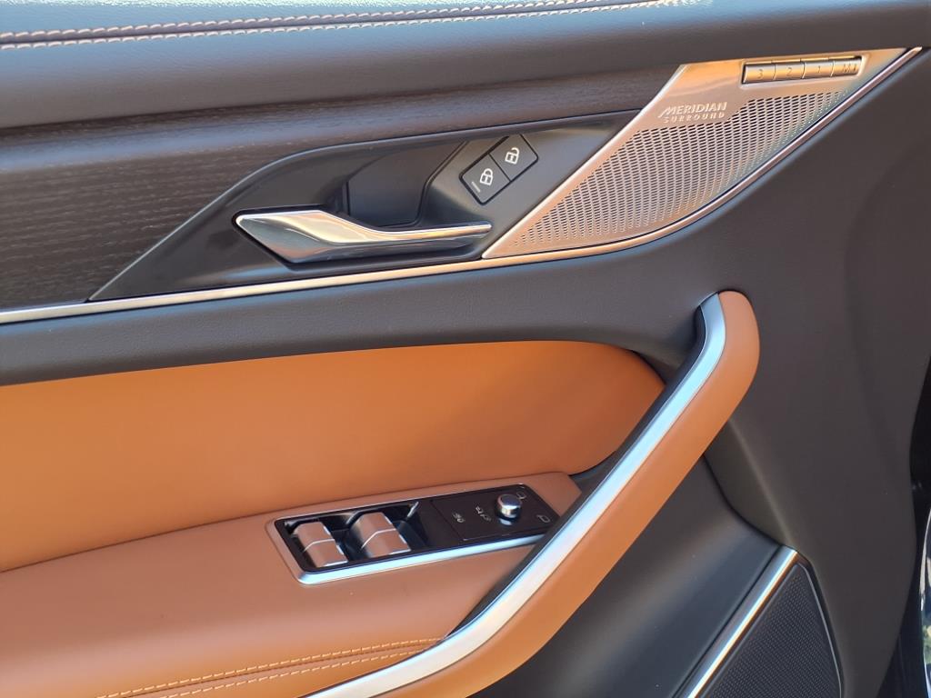 2026 Jaguar F-PACE P250 R-Dynamic S photo 9
