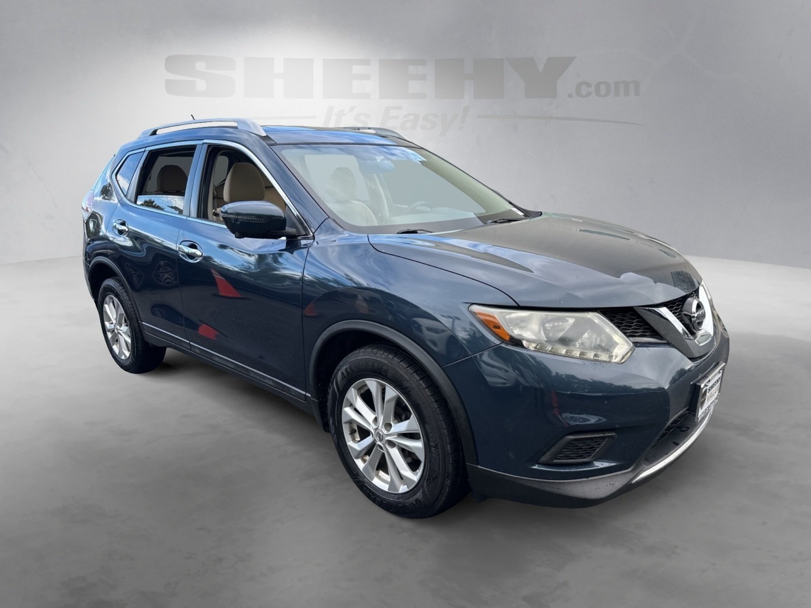 2016 Nissan Rogue SV photo 2