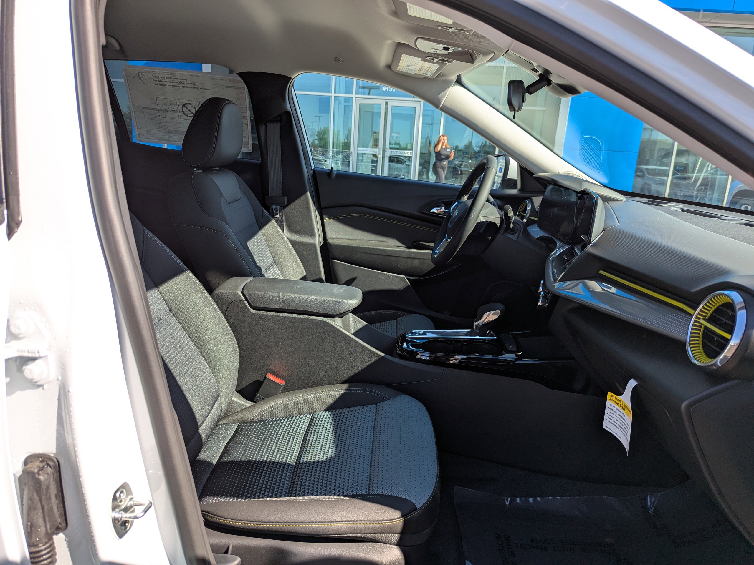 2025 Chevrolet Trax LT photo 34