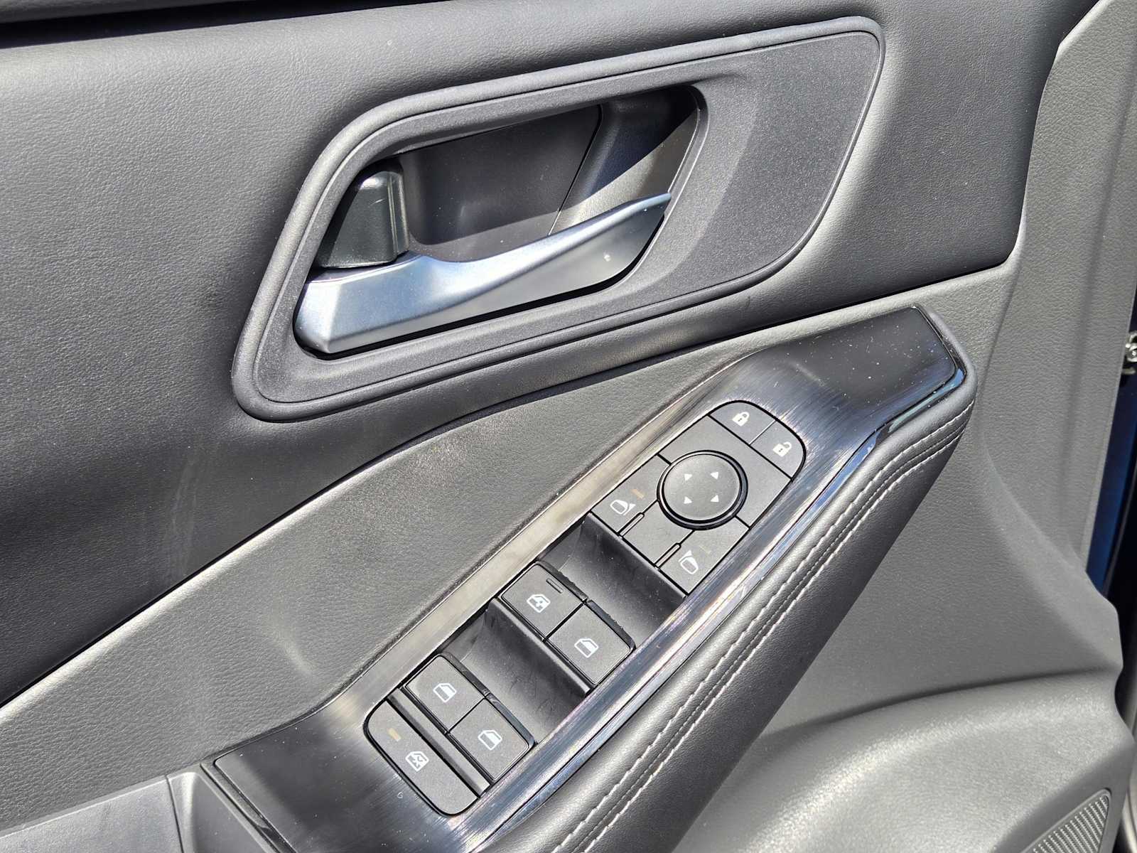 2026 Nissan Rogue SV photo 18