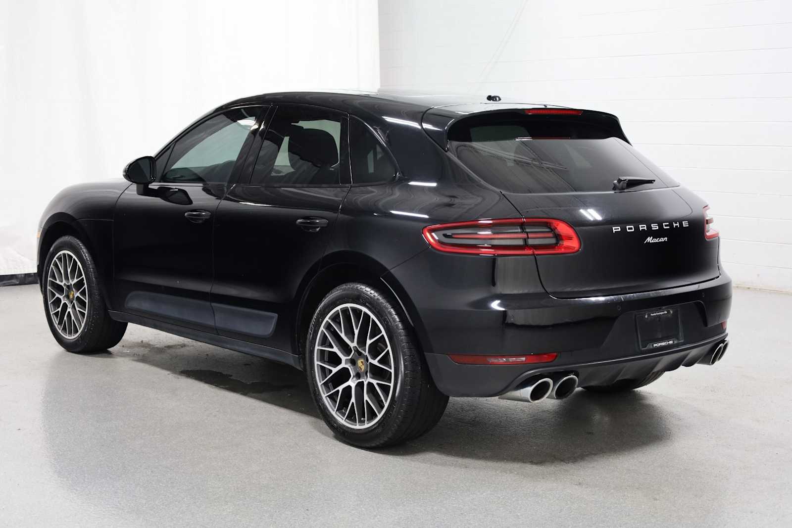 2018 Porsche Macan photo 2