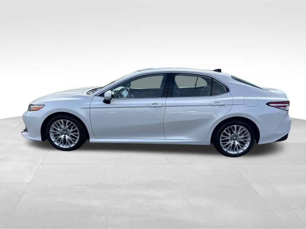 2020 Toyota Camry XLE photo 2