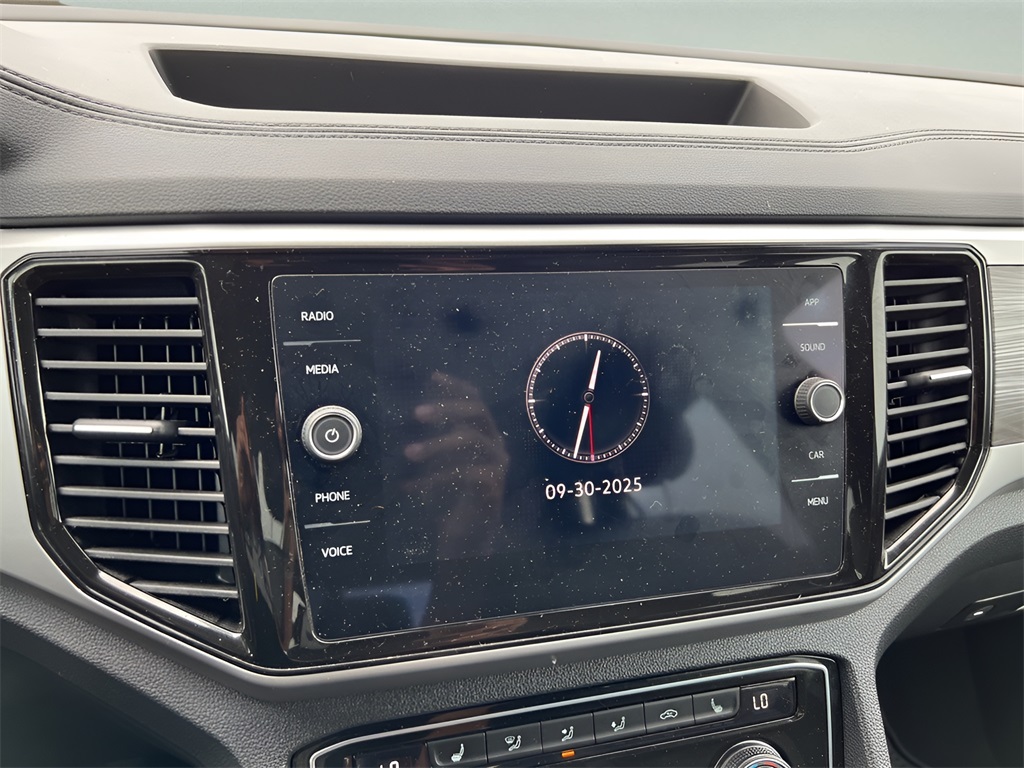 2022 Volkswagen Atlas Cross Sport V6 SE Technology photo 30