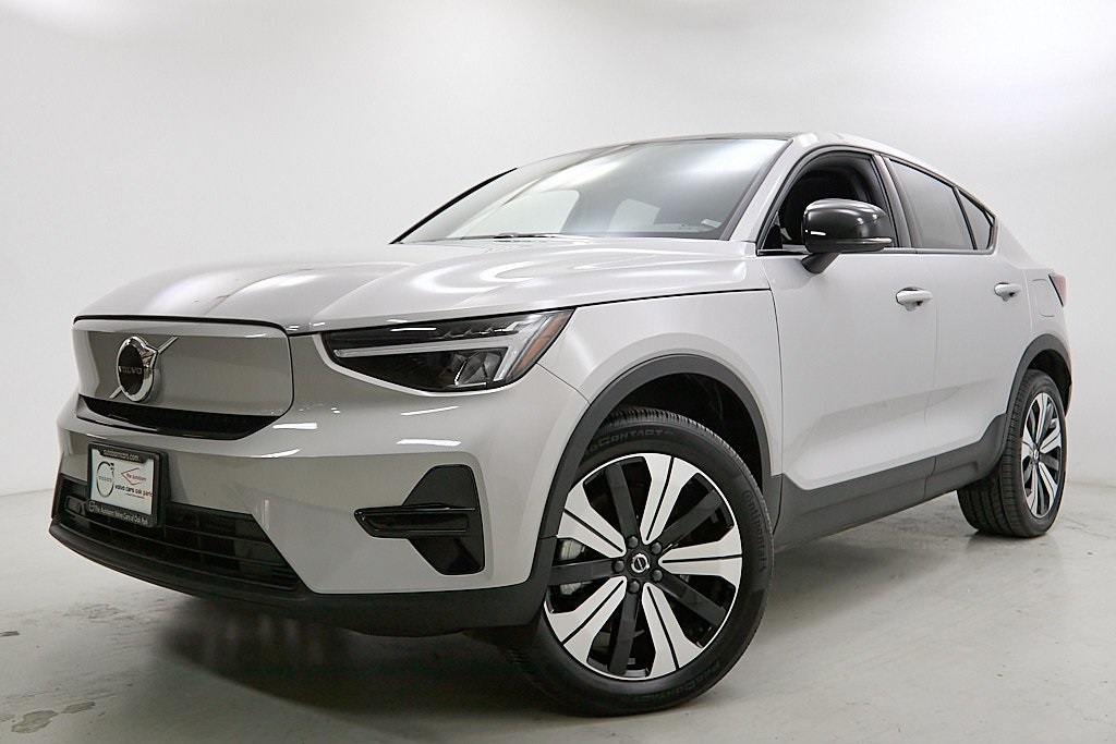 2023 Volvo EC40 Core's photo