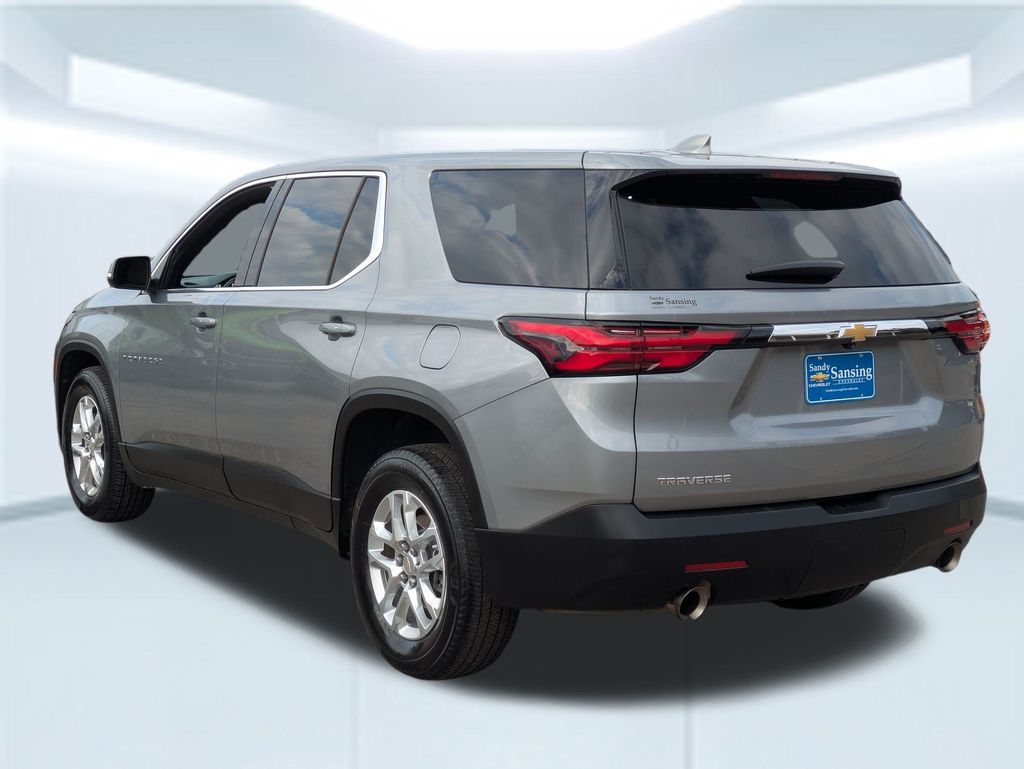 2023 Chevrolet Traverse LS photo 3