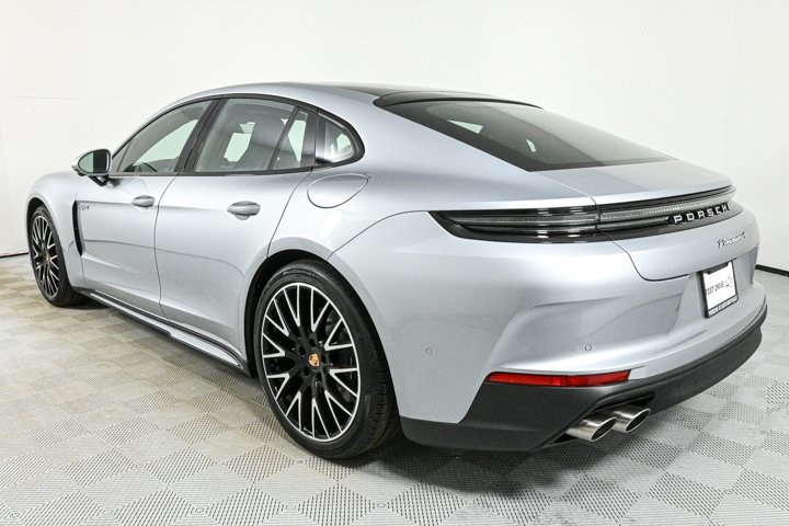 2025 Porsche Panamera E-Hybrid 4 photo 3