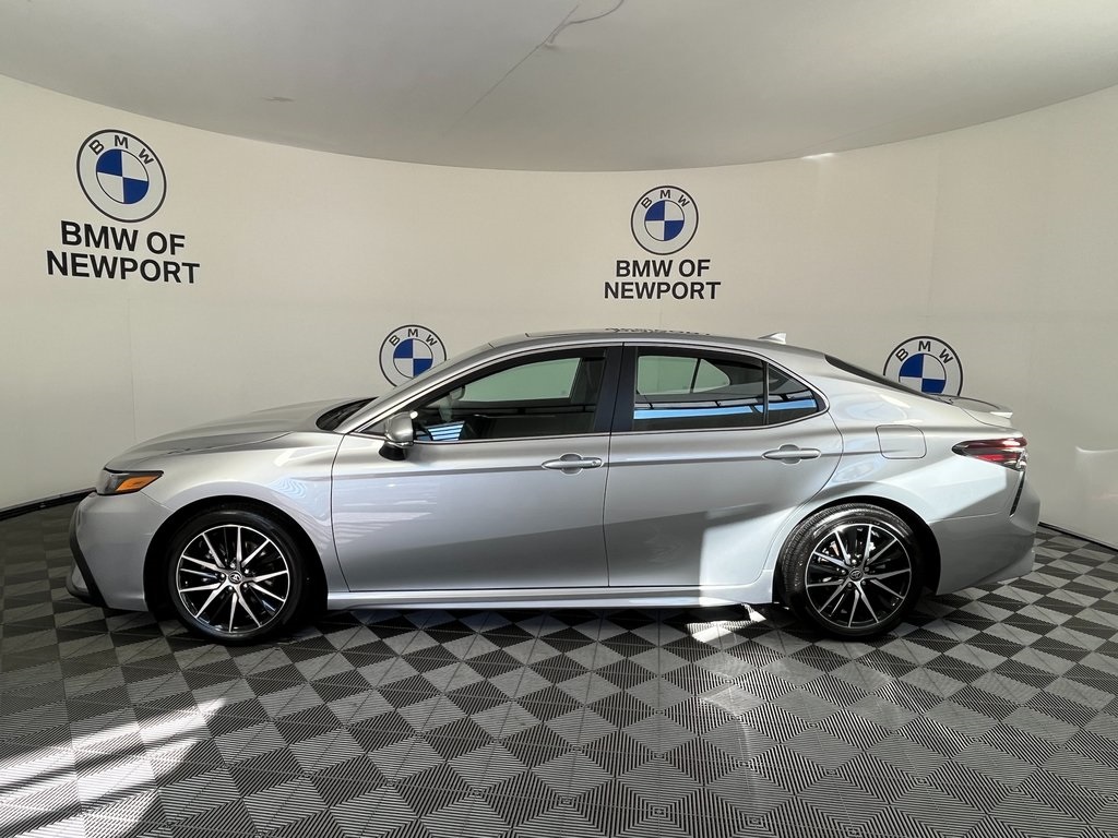 2024 Toyota Camry SE photo 8
