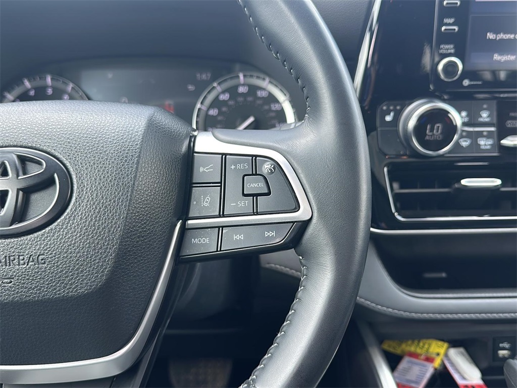 2022 Toyota Highlander XLE photo 12