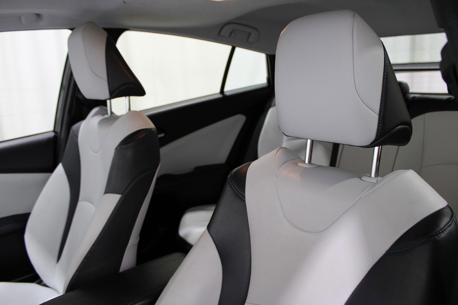 2021 Toyota Prius Limited photo 5