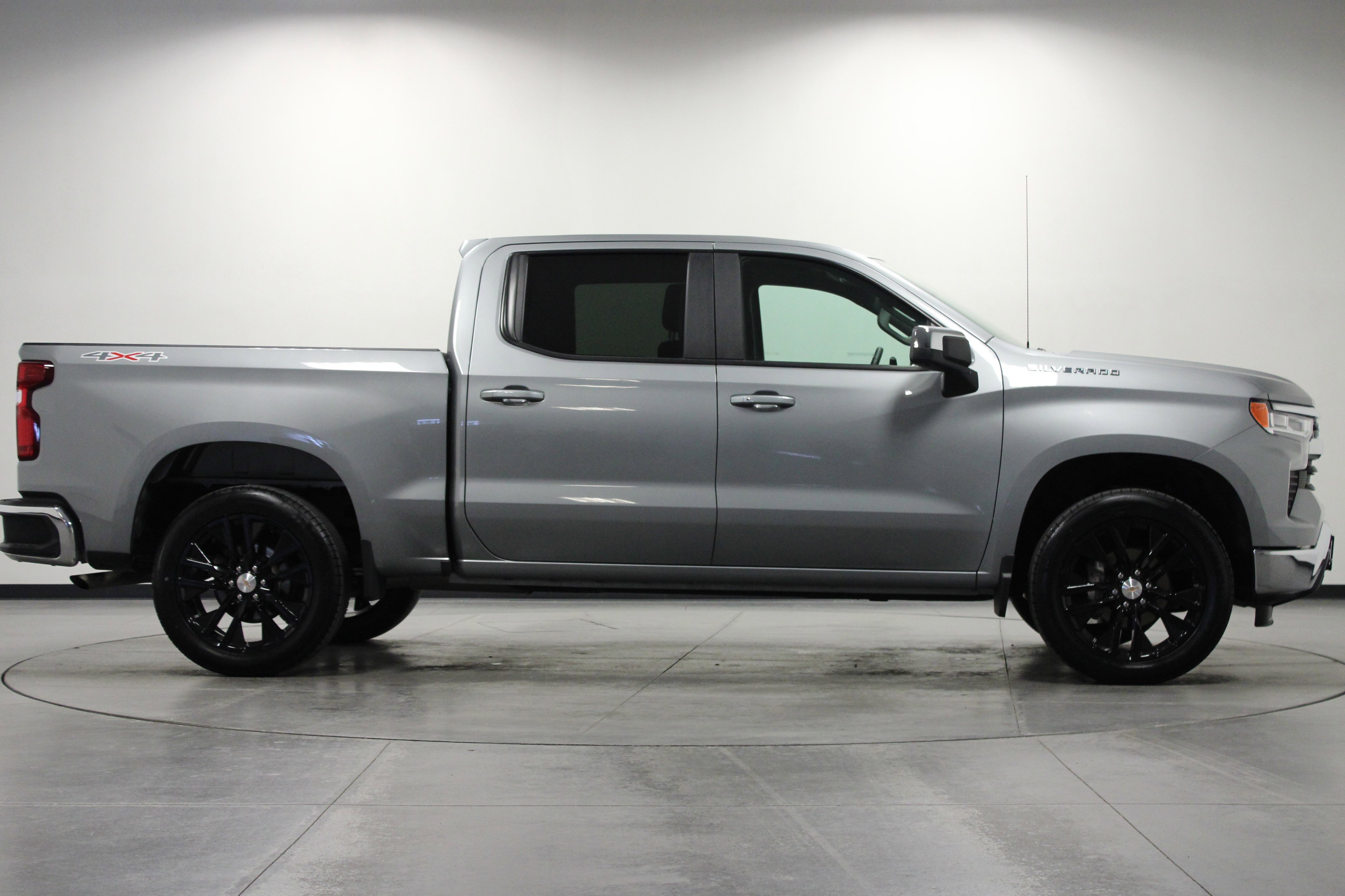 2025 Chevrolet Silverado 1500 LT photo 2
