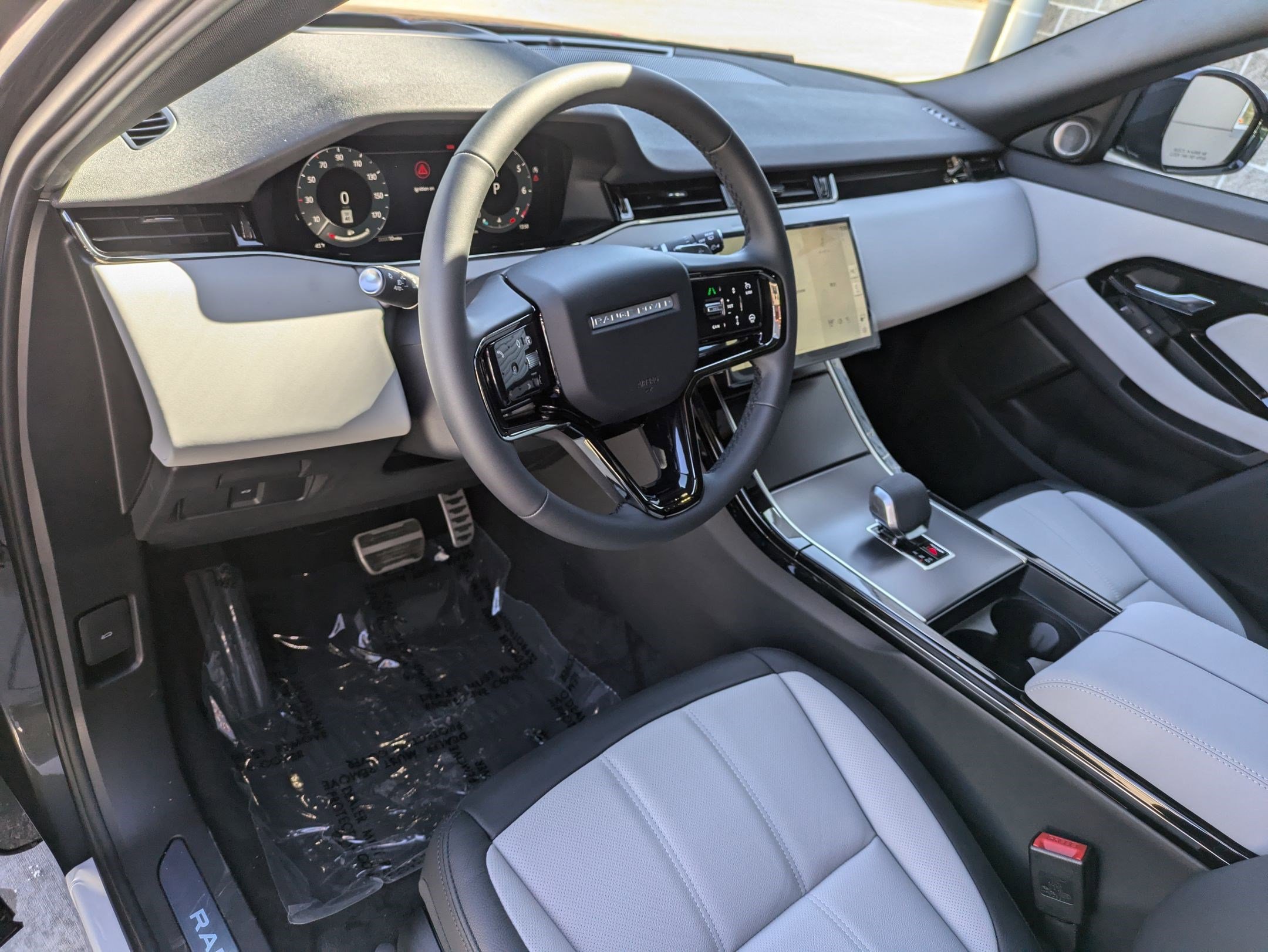 2026 Land Rover Range Rover Evoque Dynamic SE photo 12