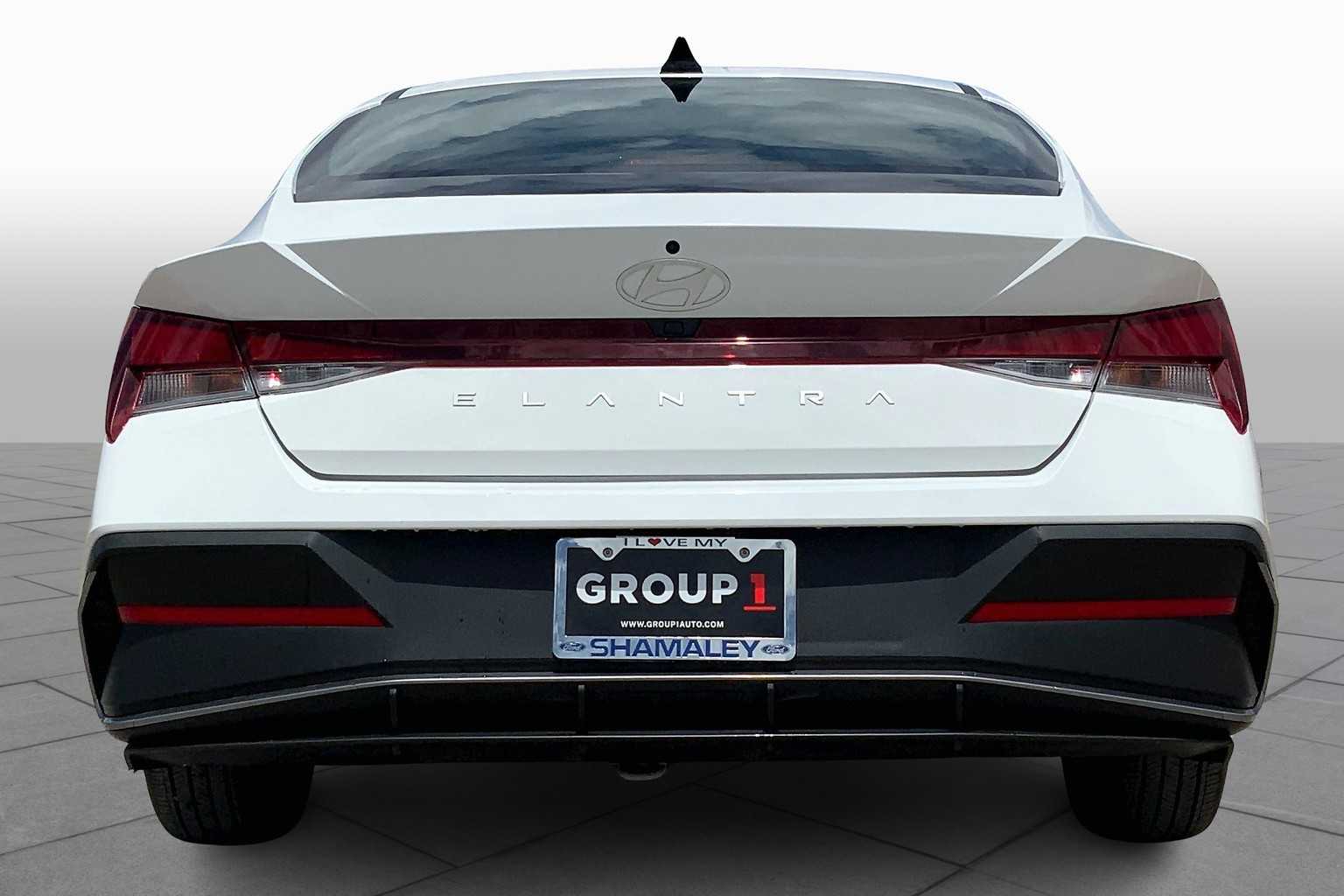 2024 Hyundai Elantra SEL photo 4