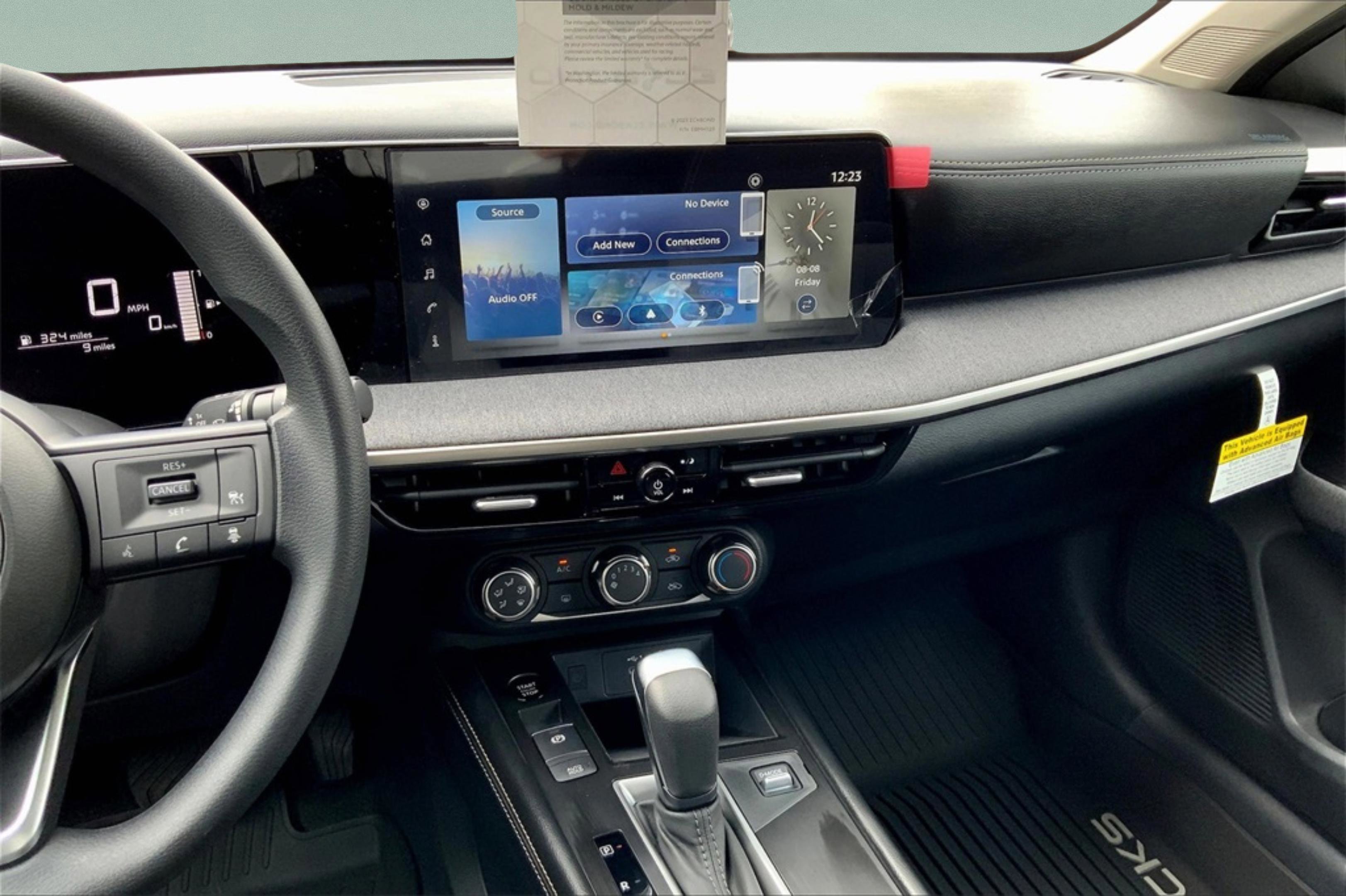 2025 Nissan Kicks SV photo 6