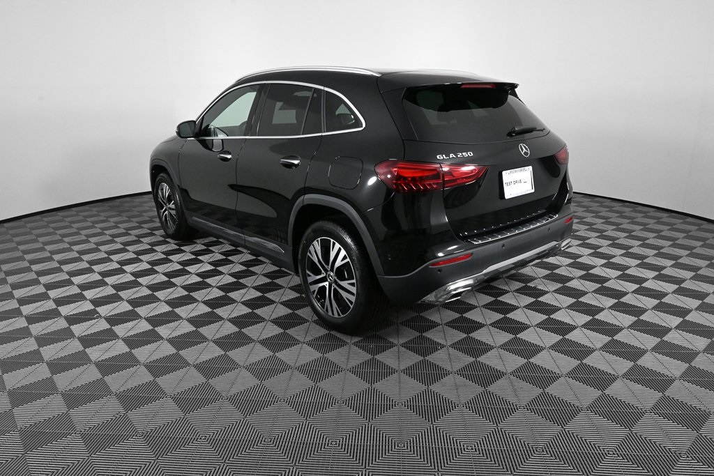 2025 Mercedes Benz GLA 250 photo 4