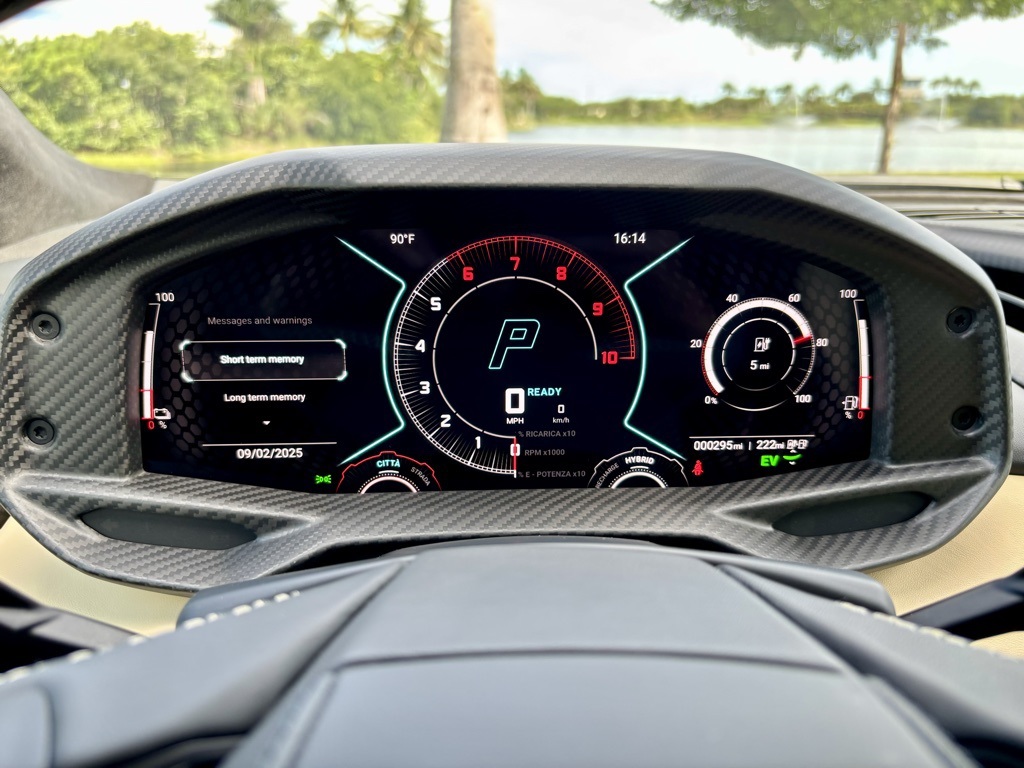 2024 Lamborghini Revuelto photo 16