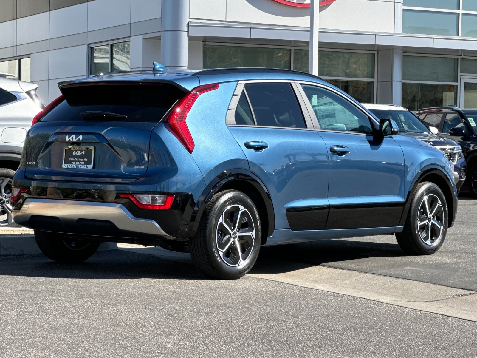 2025 Kia Niro SX Touring photo 3