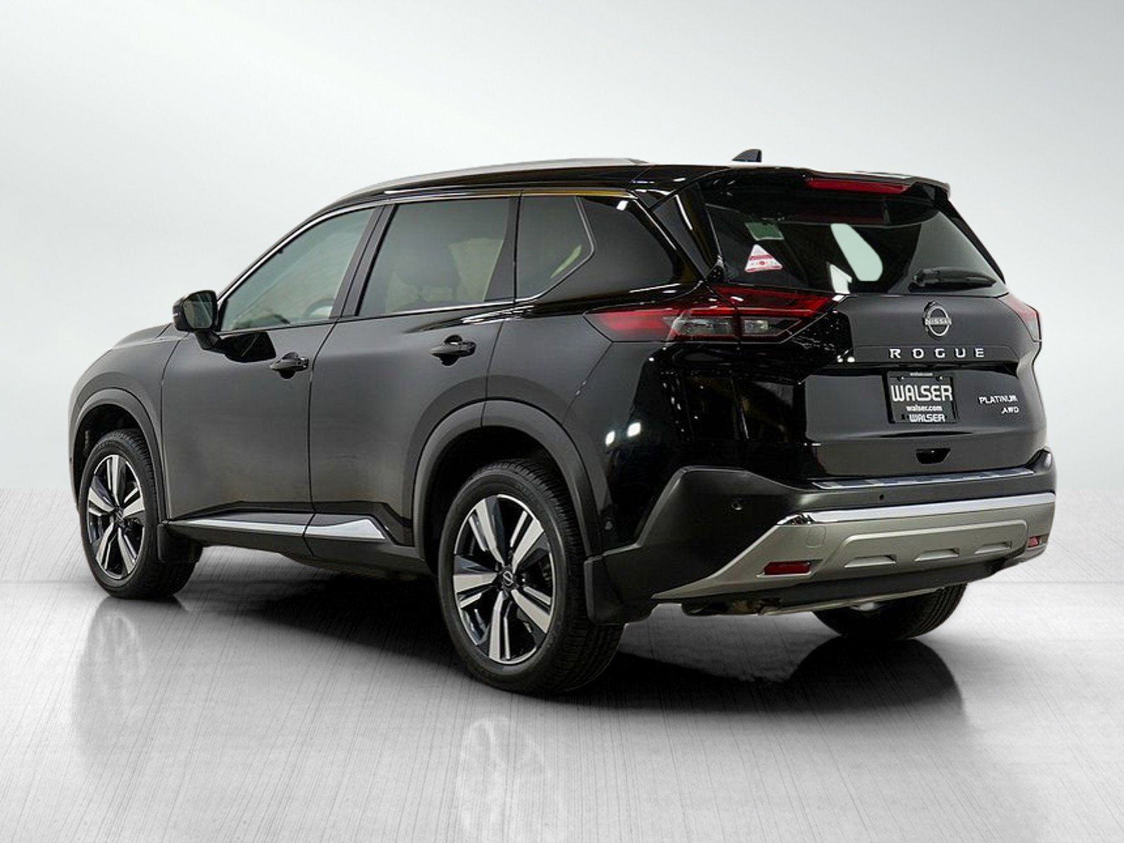 2023 Nissan Rogue Platinum photo 3