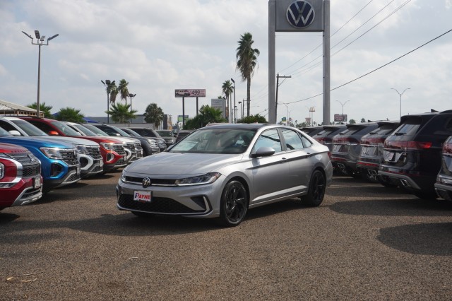 2026 Volkswagen Jetta SE's photo