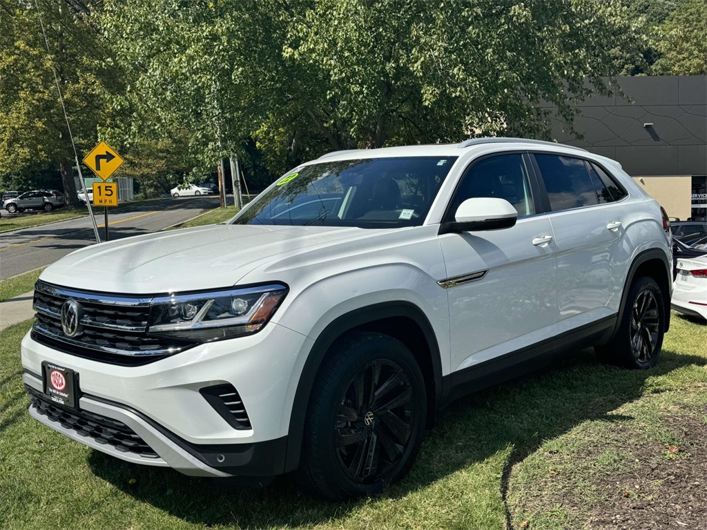 2022 Volkswagen Atlas Cross Sport SE Technology photo 2