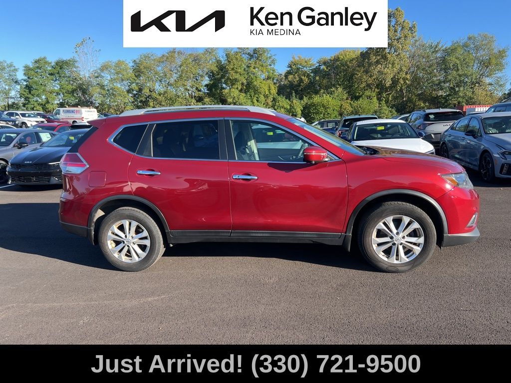 2016 Nissan Rogue SV photo 3