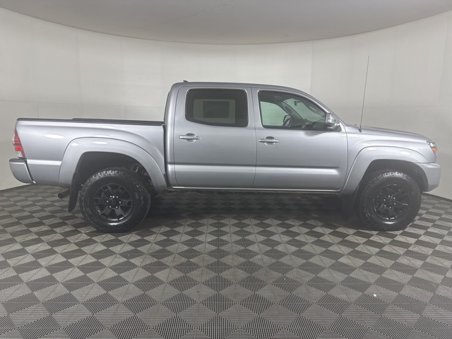 2015 Toyota Tacoma Base photo 2