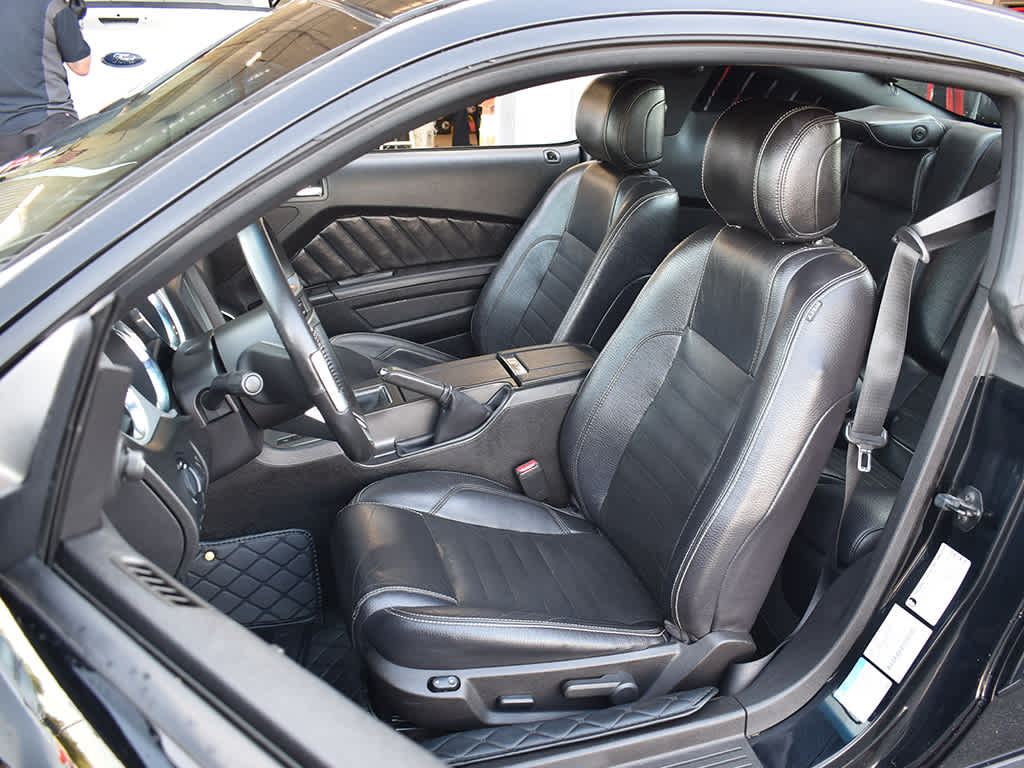 2012 Ford Mustang GT Premium photo 5