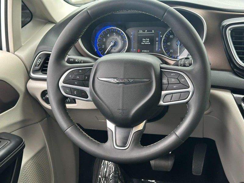 2022 Chrysler Voyager LX photo 11