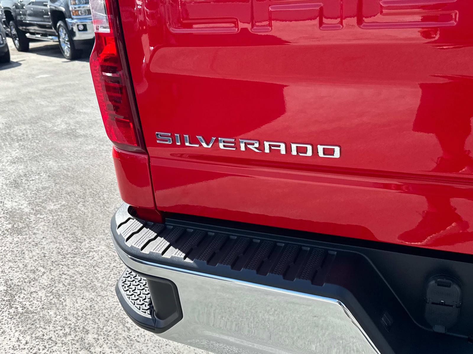 2025 Chevrolet Silverado 1500 LT photo 6
