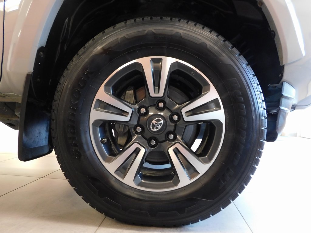 2018 Toyota Tacoma TRD Sport photo 13