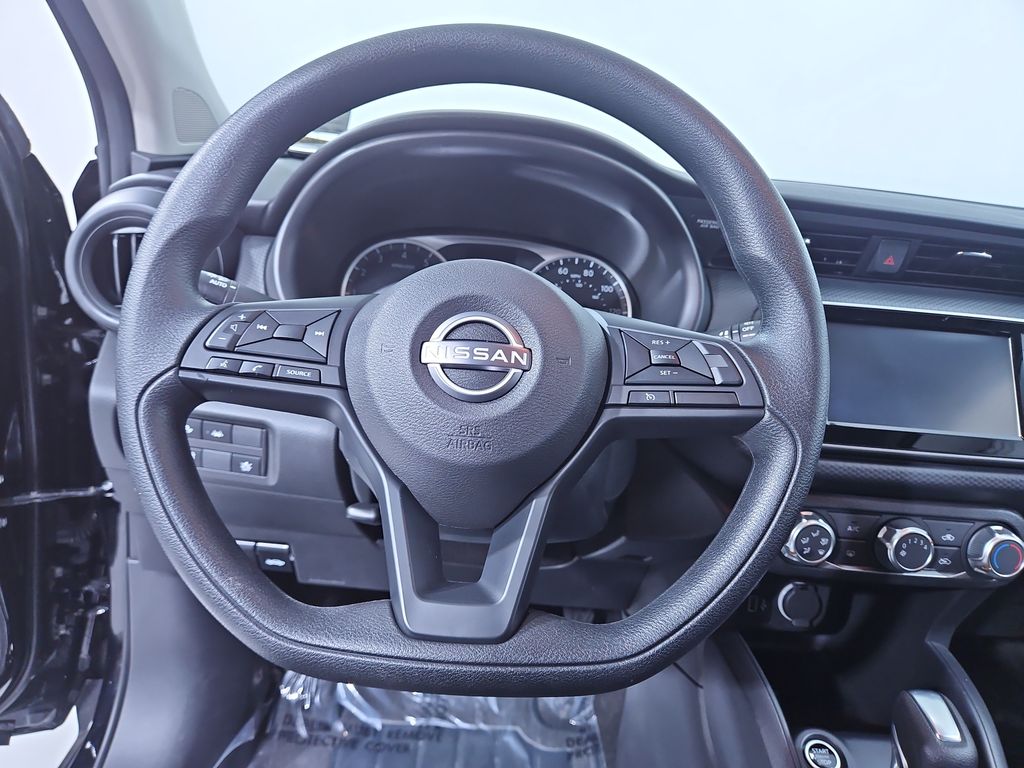 2024 Nissan Kicks S photo 12