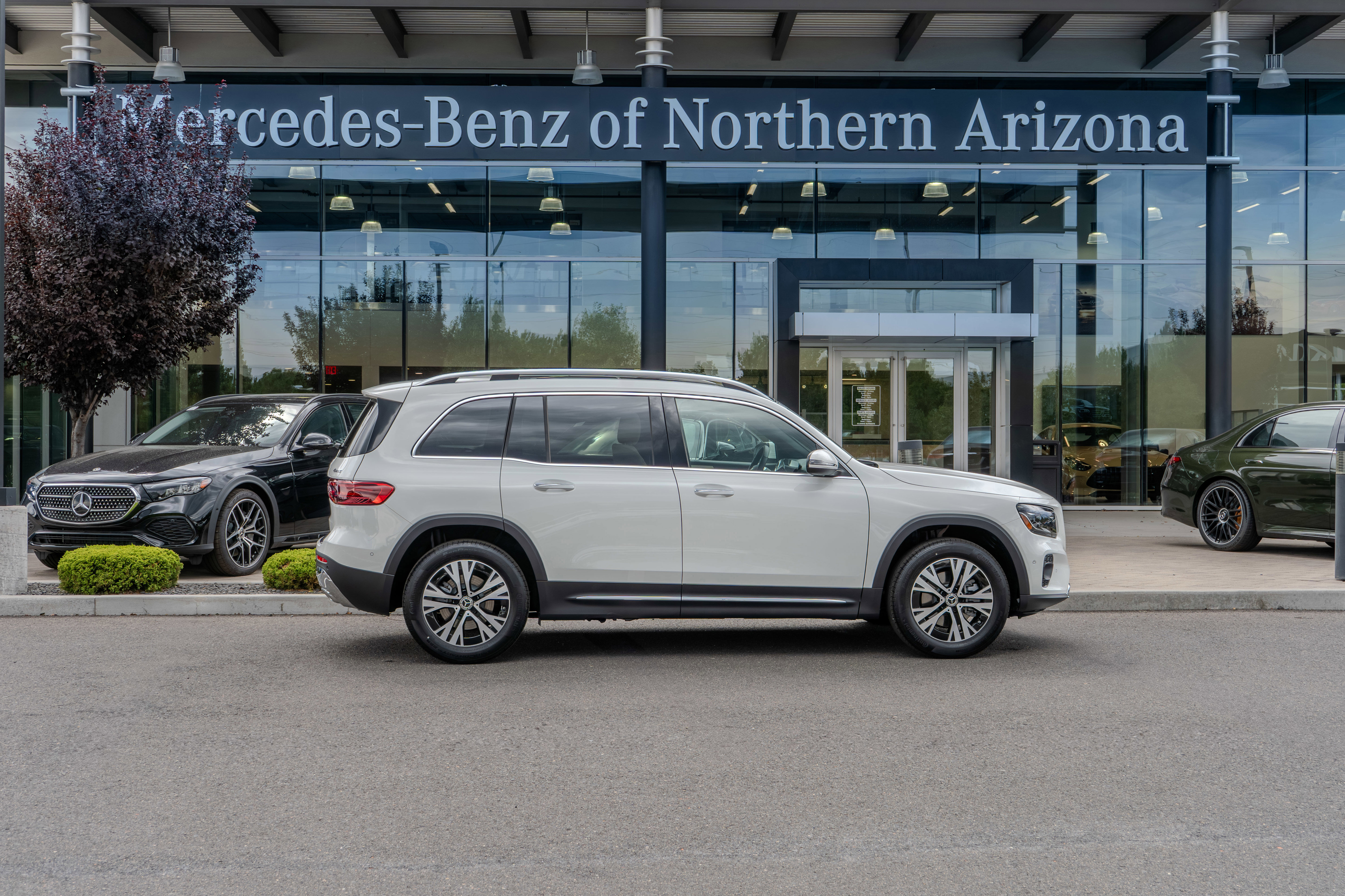 2025 Mercedes-Benz GLB Base's photo