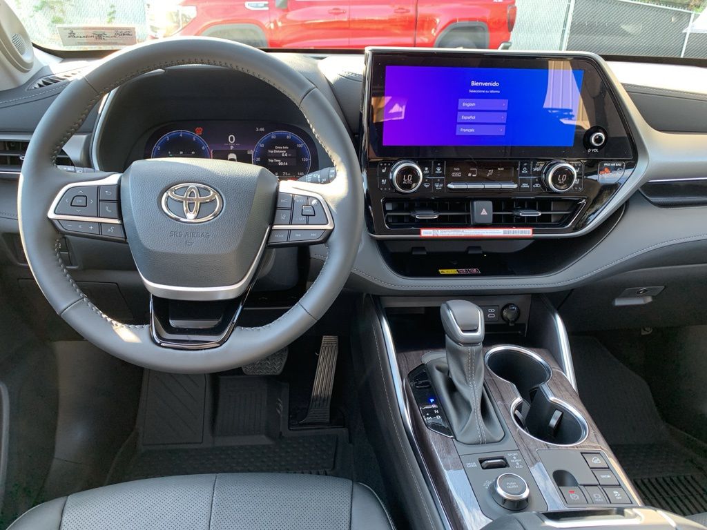 2025 Toyota Highlander Limited photo 15