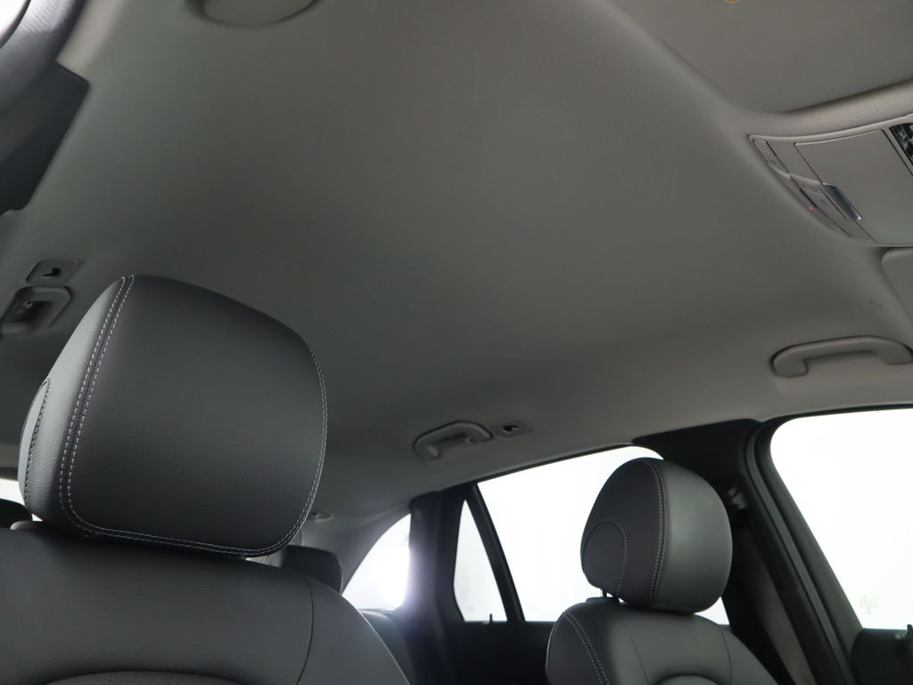 2022 Mercedes Benz GLC 300 photo 17