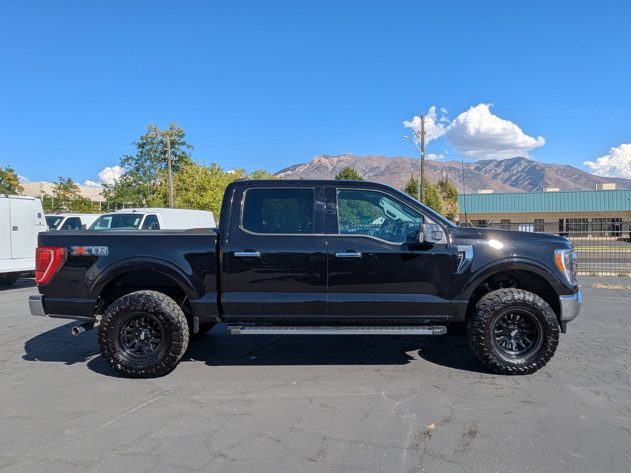 2021 Ford F-150 XLT photo 2