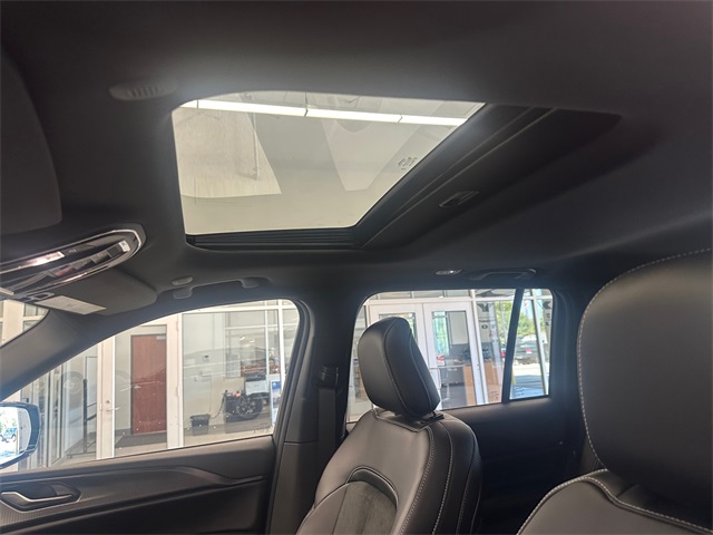 2025 Jeep Grand Cherokee Altitude photo 16