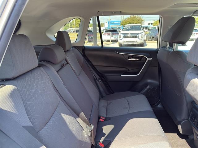 2019 Toyota RAV4 XLE photo 10