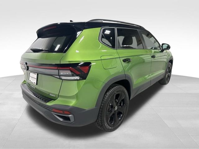 2025 Volkswagen Taos SE photo 4